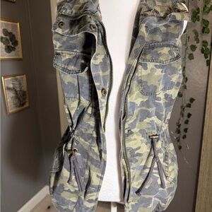 Velvet Camouflage Vest